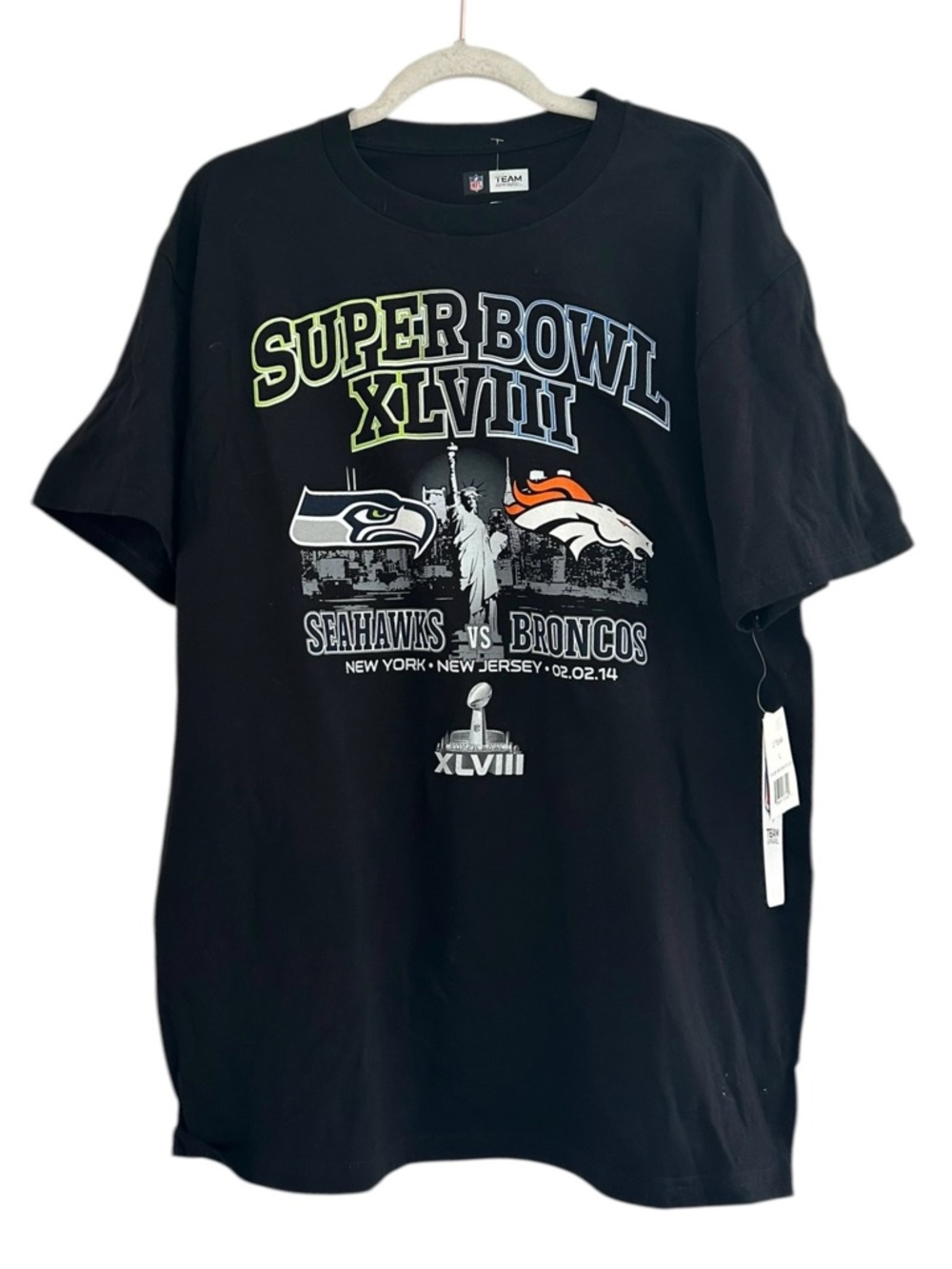 VINTAGE Super Bowl XLVIII Matchup Tee | Seahawks vs. Broncos | 02.02.14 | Size L